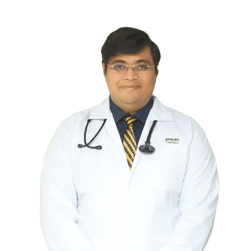 A doctor in a white coat, wearing glasses and a stethoscope around the neck.